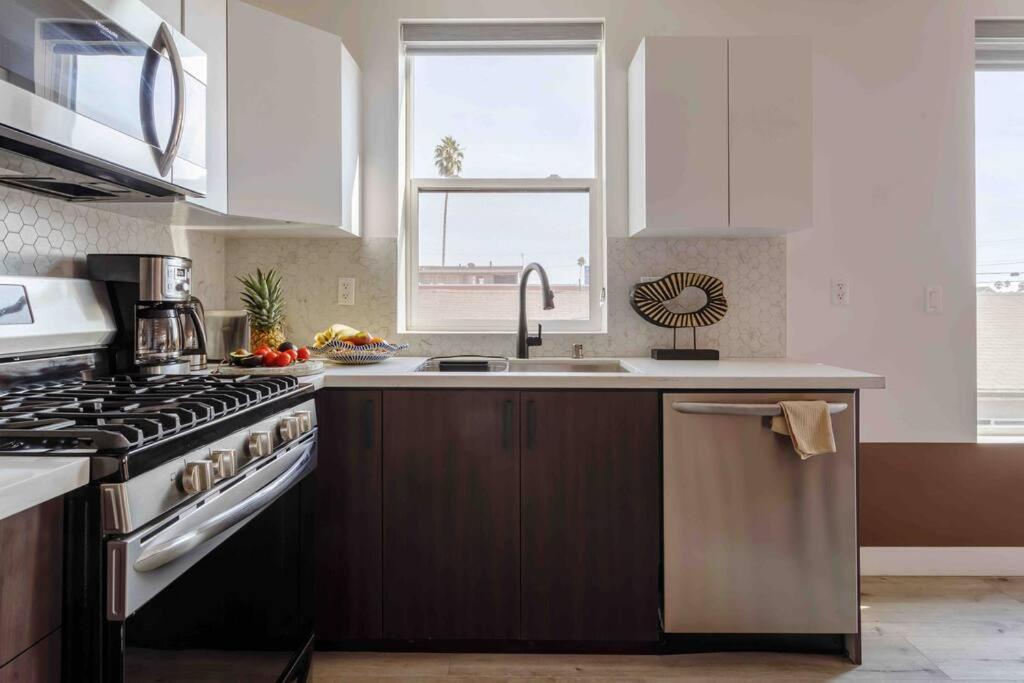 Stunning Hollywood Townhouse With Sunny Views Villa Los Angeles Dış mekan fotoğraf