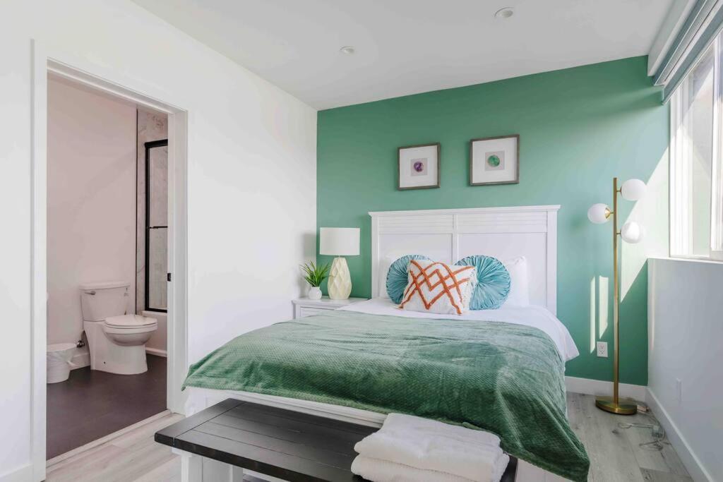 Stunning Hollywood Townhouse With Sunny Views Villa Los Angeles Dış mekan fotoğraf