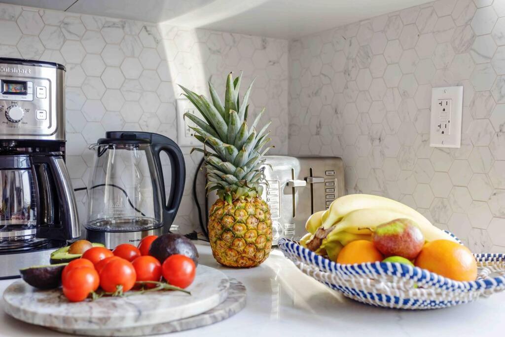 Stunning Hollywood Townhouse With Sunny Views Villa Los Angeles Dış mekan fotoğraf